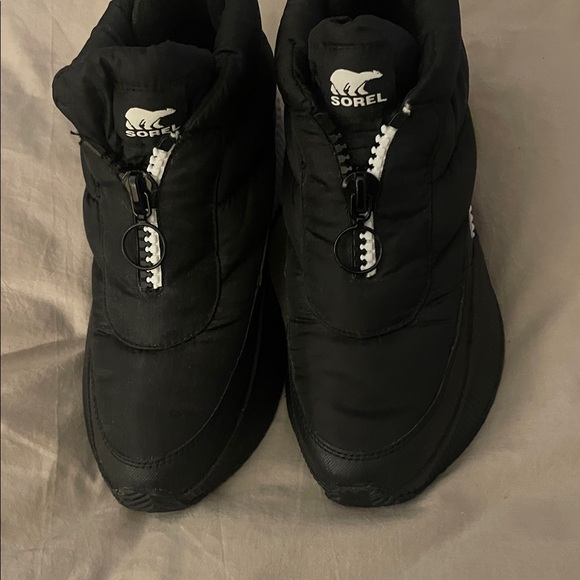 Sorel Women’s Out and About Puffy Zip Boot in black with white and neon - Picture 2 of 4